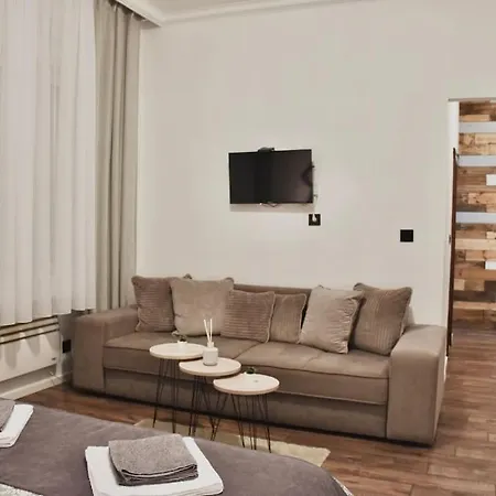 In With Small Parking Space Apartment *